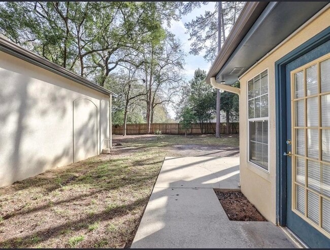 Building Photo - 2093 Greenwood Dr