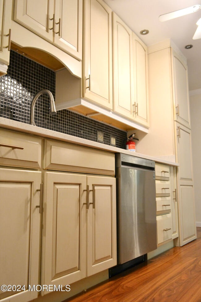 Building Photo - 30 Meadow Green Cir