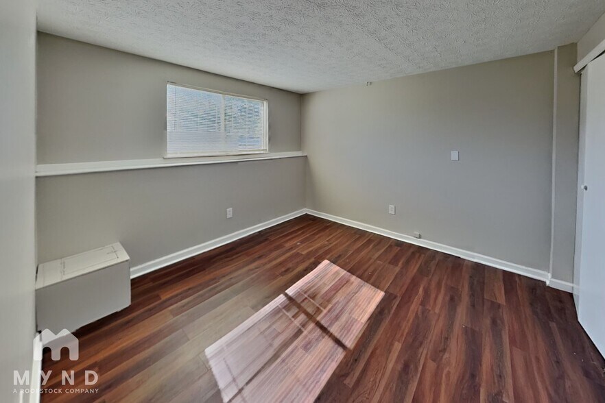 Building Photo - 217 Parkdale Dr