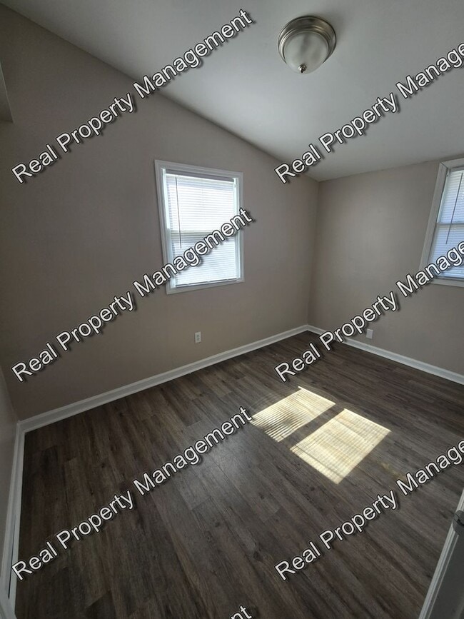 Building Photo - Updated 3 Bedroom Ranch