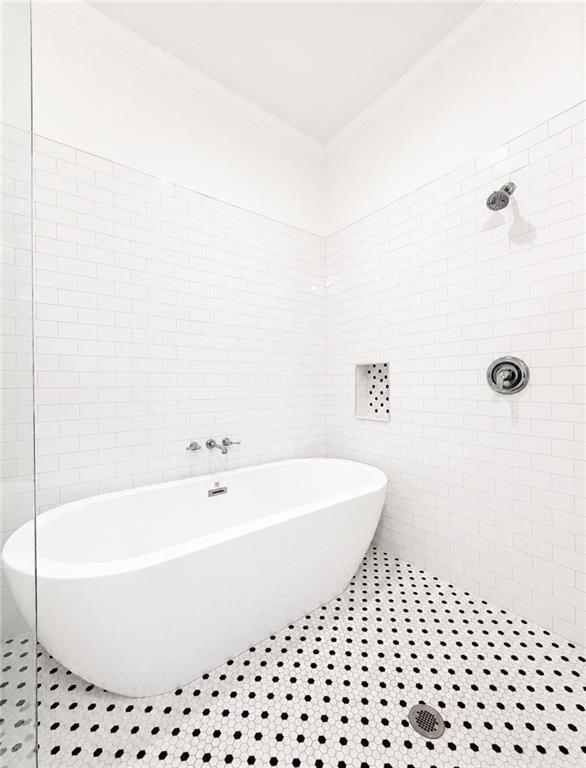 Building Photo - 3235 Bentwood Close