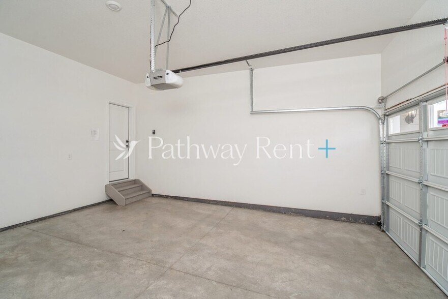 Building Photo - 9491 Yampa St