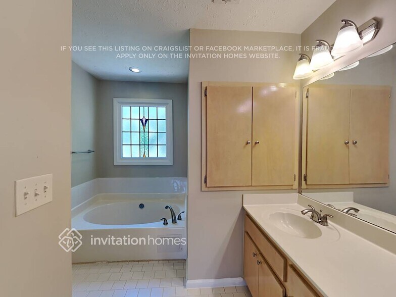 Building Photo - 1902 Pond Ridge Ct