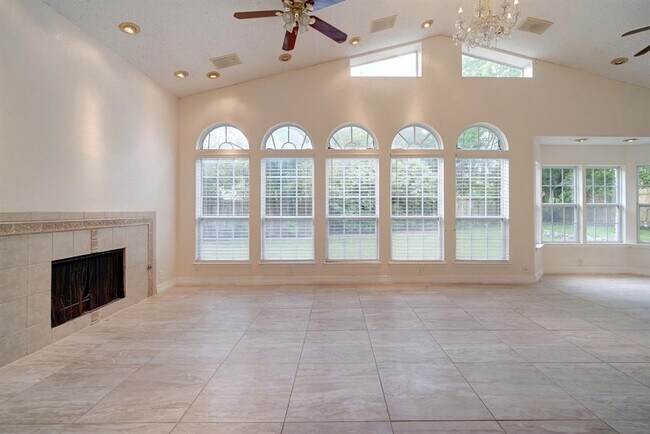 Building Photo - 10509 Doering Ln