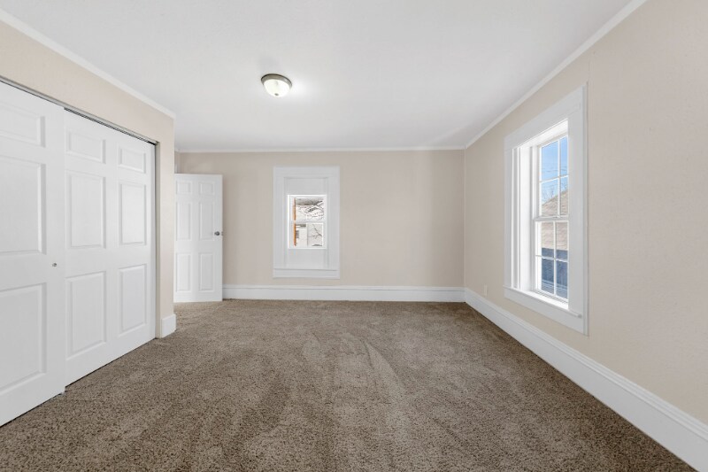 Building Photo - 204 E 2nd St