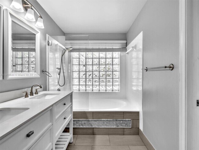 Building Photo - 2124 Discovery Cir W