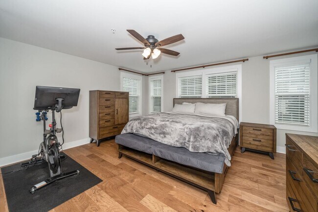 Building Photo - Move-in Ready Downtown Raleigh Condo - Walk to Seaboard Station!