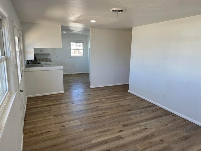 Building Photo - 313 Hunt Dr
