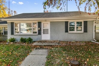 Building Photo - 522 W Lawn St