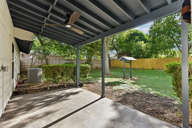 Building Photo - 11900 Dove Haven Dr