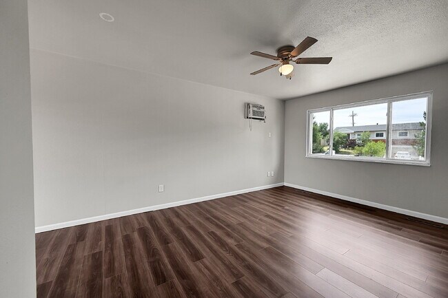 Building Photo - $1,850, 4 bed, 2 bath, located on Colorado...
