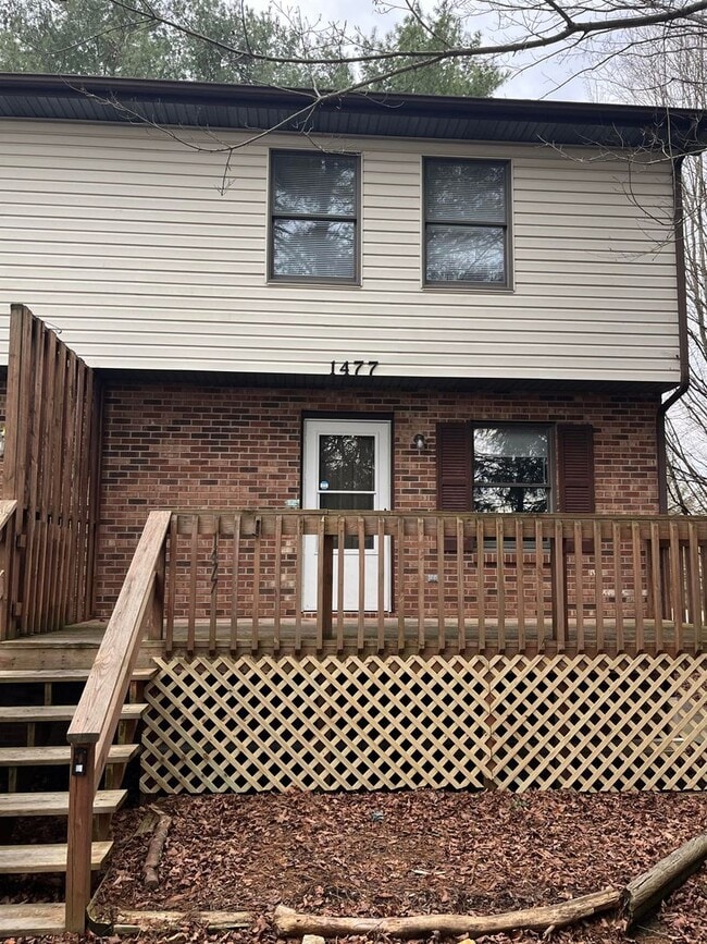 Building Photo - Renovated Home Near Virginia Tech