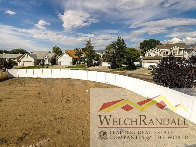 Building Photo - 5 Bedroom Riverdale Home.