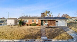 Building Photo - 3 Bedroom 2 Bath Beautiful home