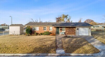 Building Photo - 3 Bedroom 2 Bath Beautiful home