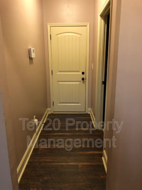 Building Photo - 2 Golden Eagle Ct