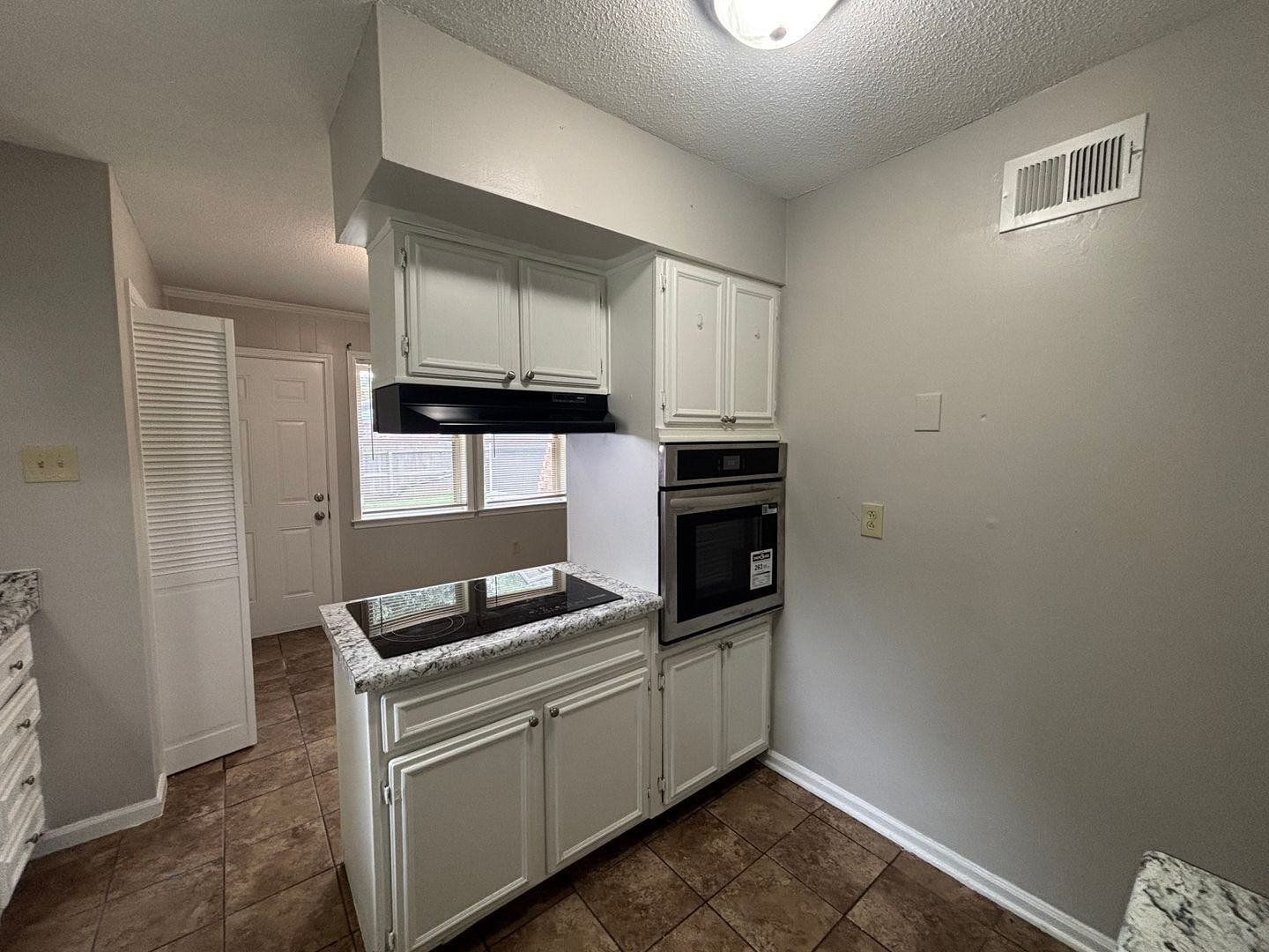 Building Photo - 3132 Rosebay Ln