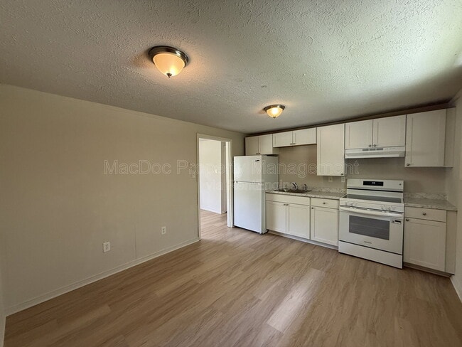 Building Photo - 7258 Twin Cedars Dr