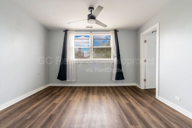 Building Photo - 2928 N Ridgeway Ave