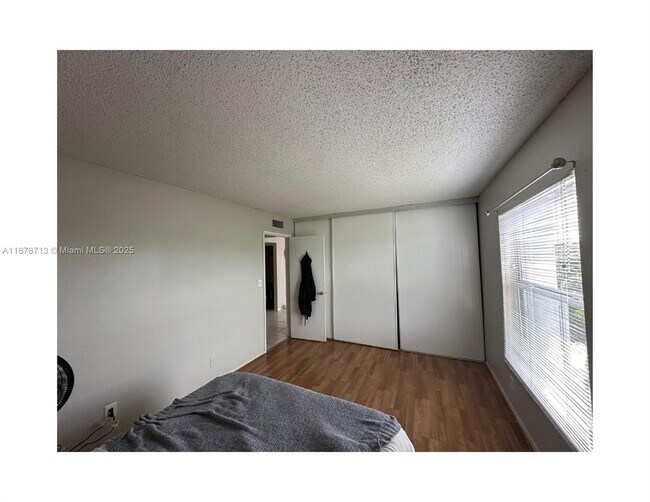 Building Photo - 455 S Pine Island Rd