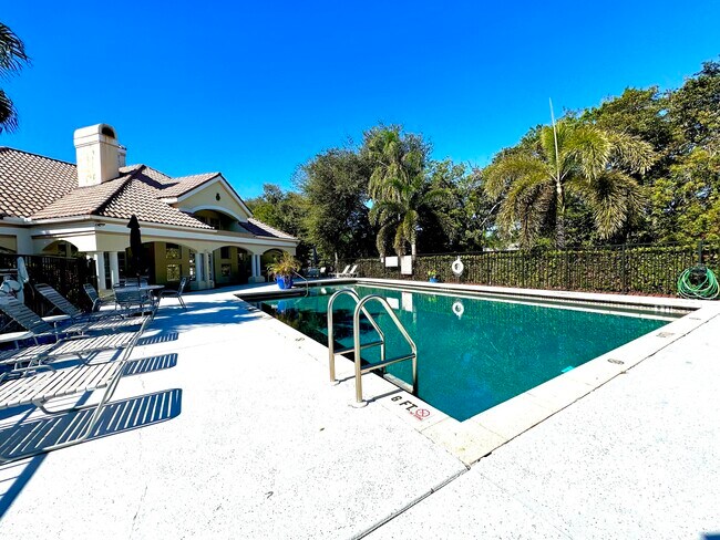 Building Photo - 815 Boynton Beach Blvd
