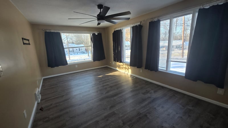 Building Photo - 270 W Glendale St