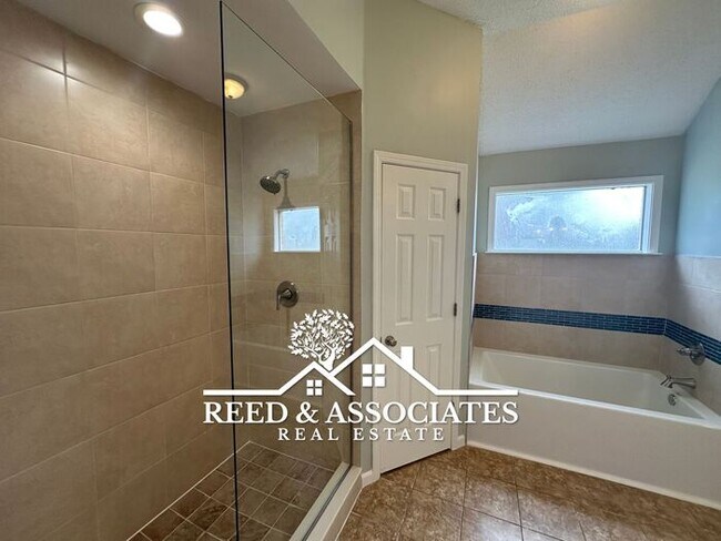 Building Photo - 3 Bedroom in Lakeland