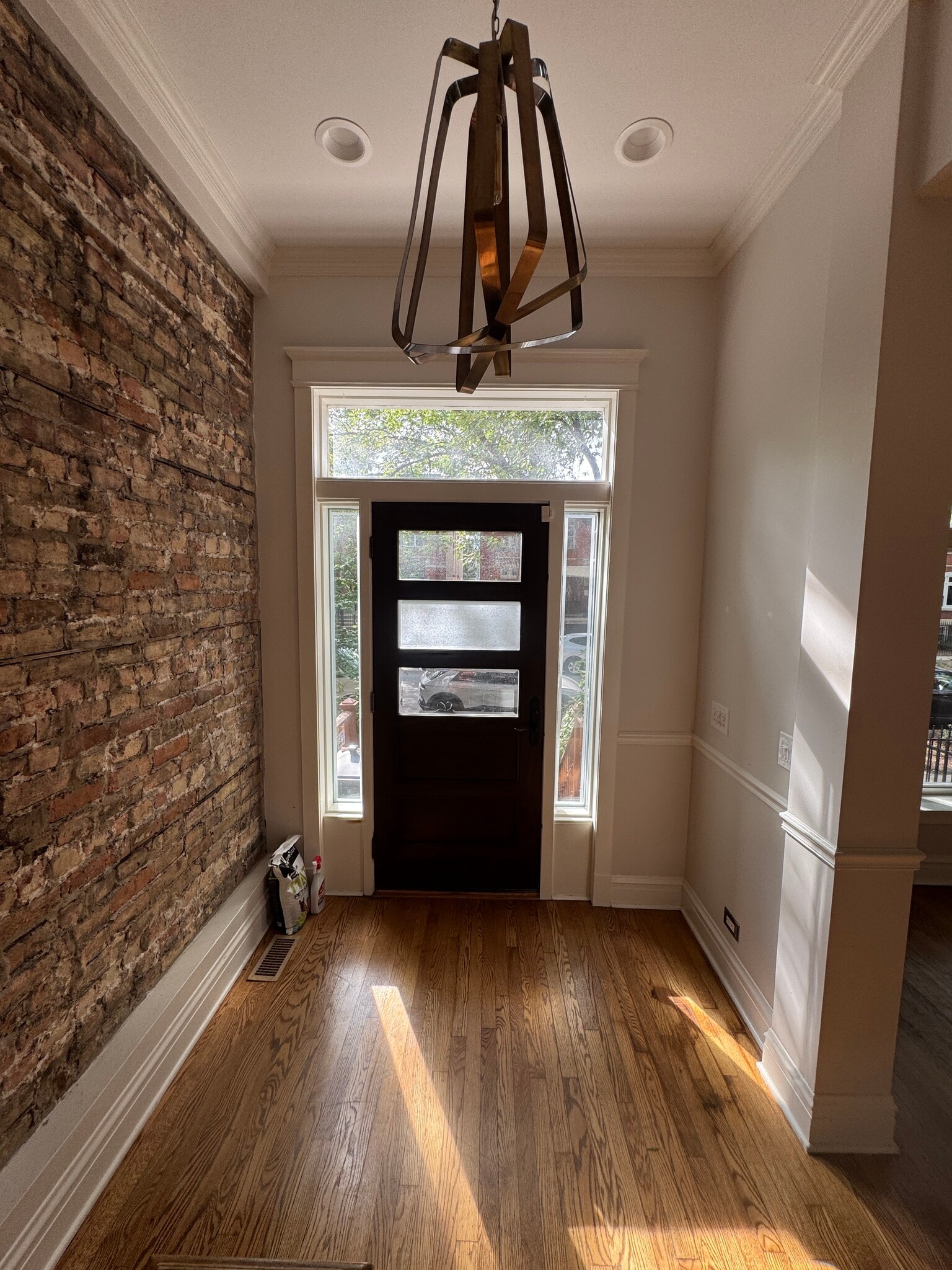 Building Photo - 719 S Claremont Ave