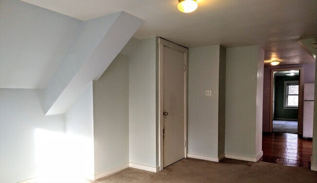 Building Photo - 176 Poplar St