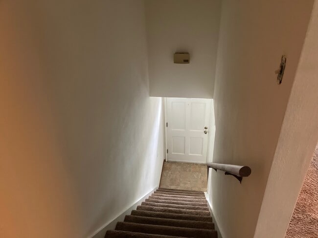 Building Photo - 27 Holly Dr