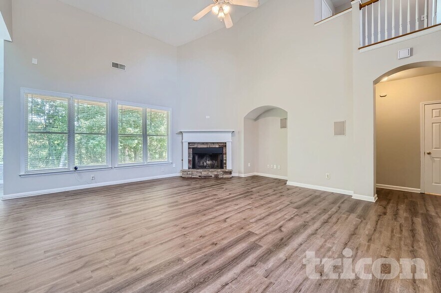 Building Photo - 4153 Ashland Cir