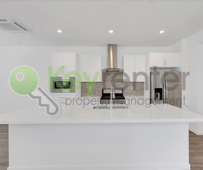 Building Photo - 487 McClatchy Way
