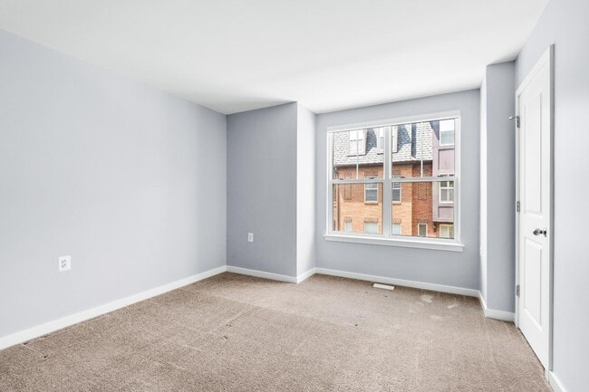Building Photo - 1424 Trafalgar Ln