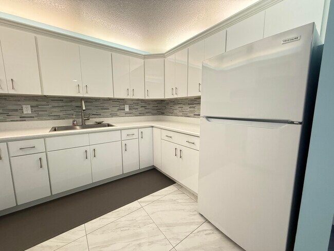 Building Photo - 950 S Kanner Hwy