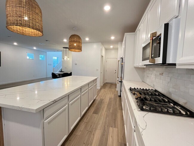 Building Photo - Stunning 3 Bedroom 3 Bathroom in Summerlin...