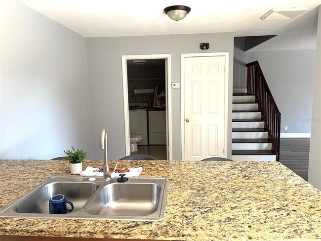 Building Photo - 5371 Bamboo Ct