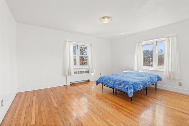 Building Photo - 130 Boylston St