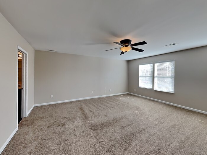 Building Photo - 142 W Cavendish Dr