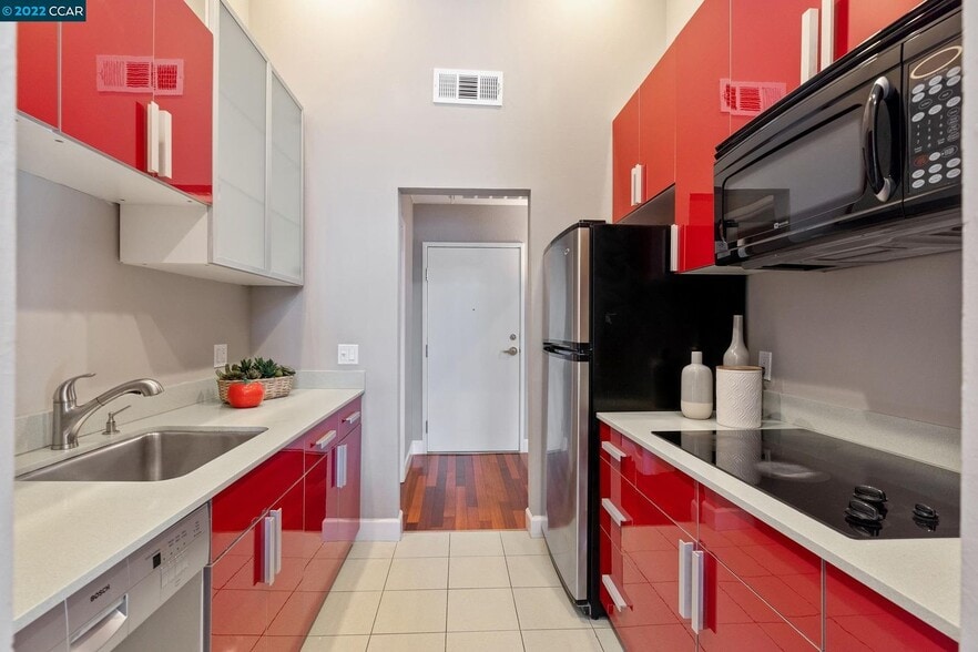 kitchen - 300 N Civic Dr #313