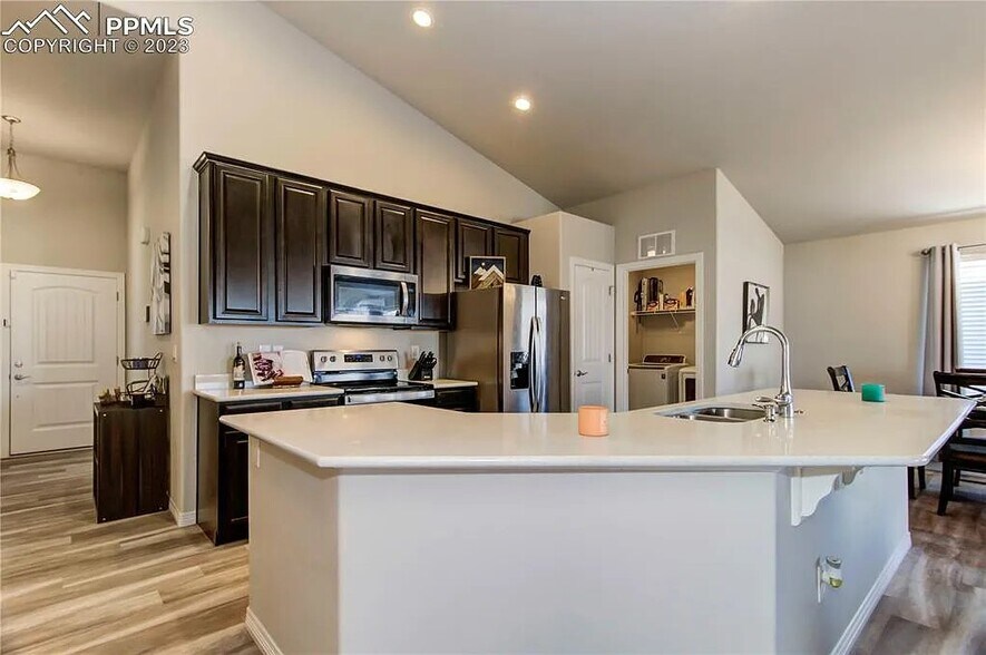 Building Photo - 6512 Tillamook Dr