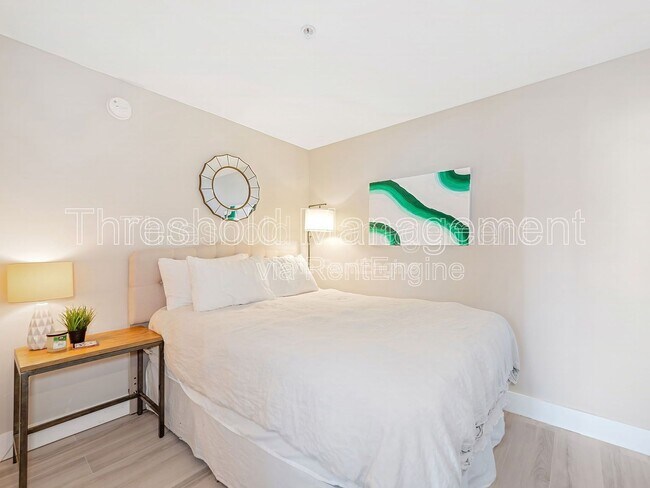 Building Photo - 253 NE 2nd St