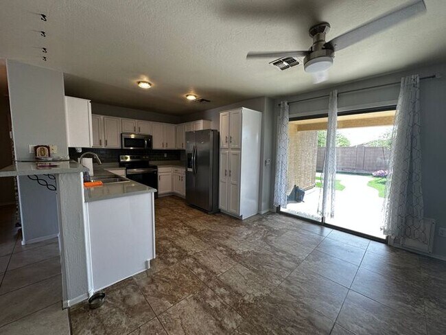 Building Photo - READY TO VIEW NOW! Gorgeous 3 Bed 2 Bath i...