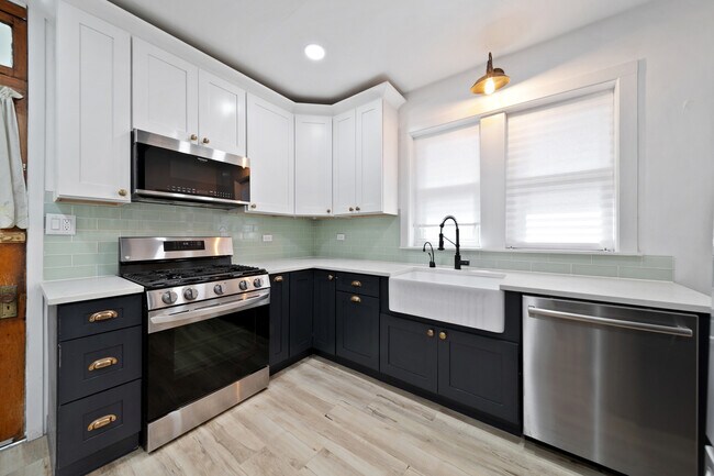 Building Photo - 616 Circle Ave