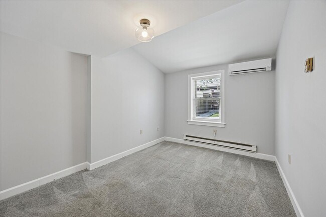 Building Photo - 117 E Miner St