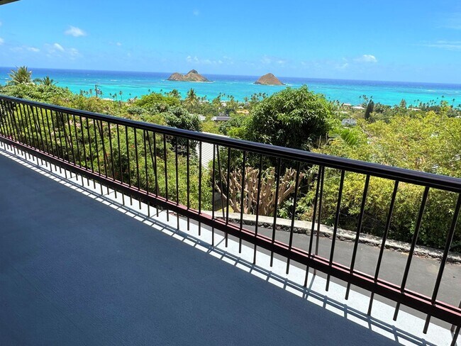 Primary Photo - Ocean & Mokolua Views! Single Family Home ...