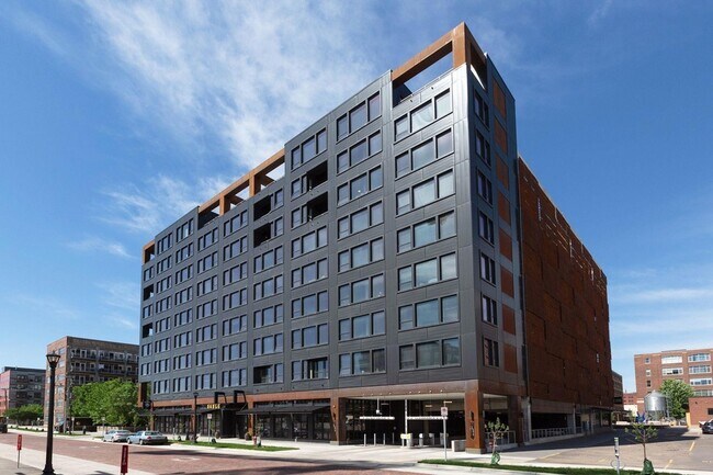 Building Photo - 728 N 3rd St