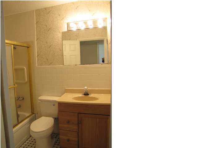 Building Photo - 203 Amellia Pl