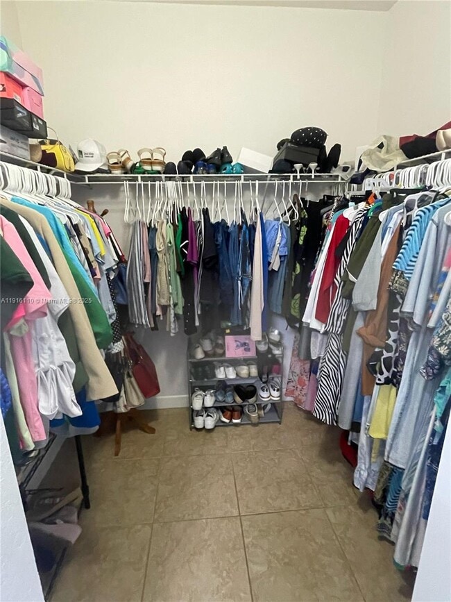 Building Photo - 3102 NE 3rd Dr