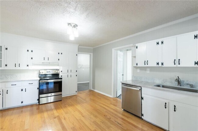 Building Photo - 4715 S Lee St