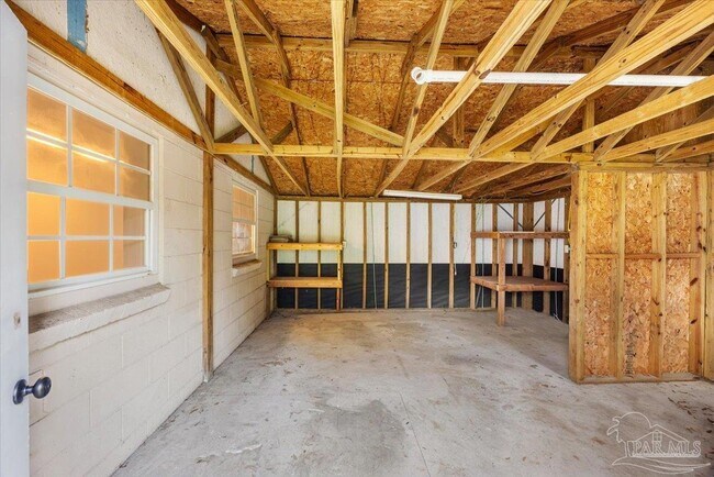 Building Photo - 415 Colbert Ave